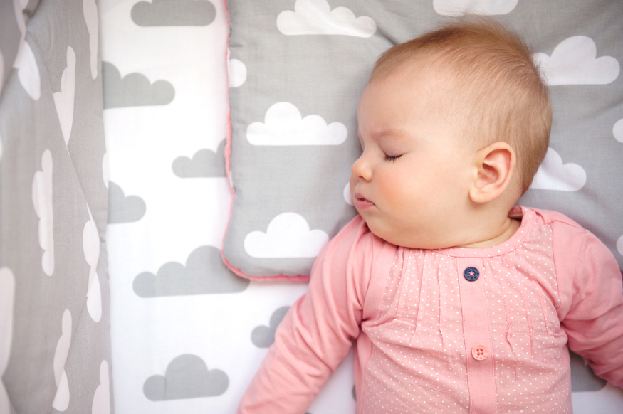 Bezpieczny sen dla dziecka, czyli jaką poduszkę wybrać
