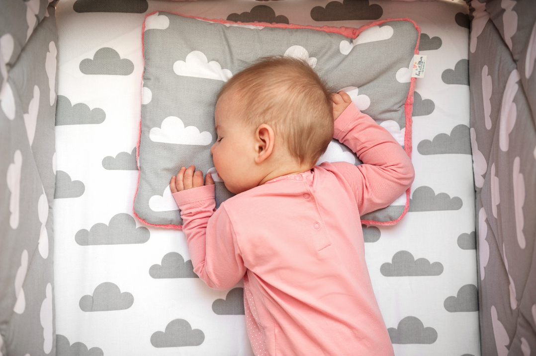 Wie wähle ich eine gute Decke für einen Säugling?
